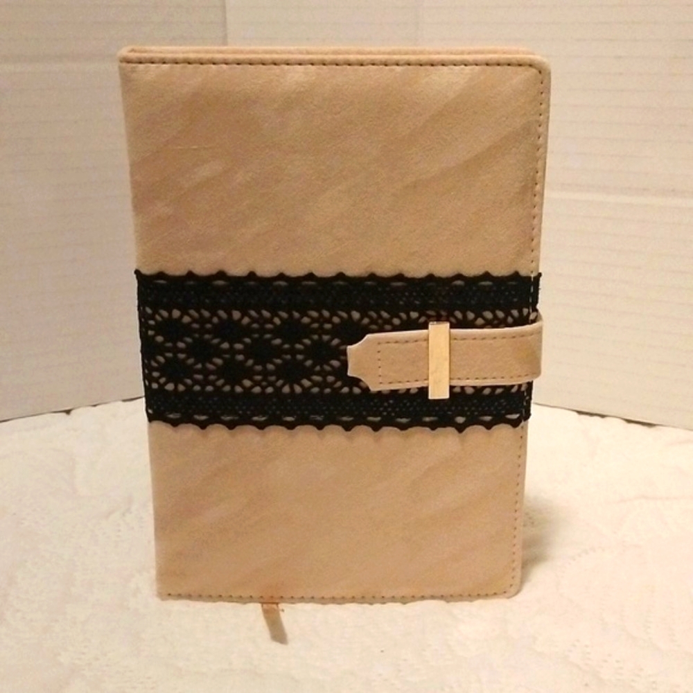 ⚜️ NWOT Velvet Cover Diary